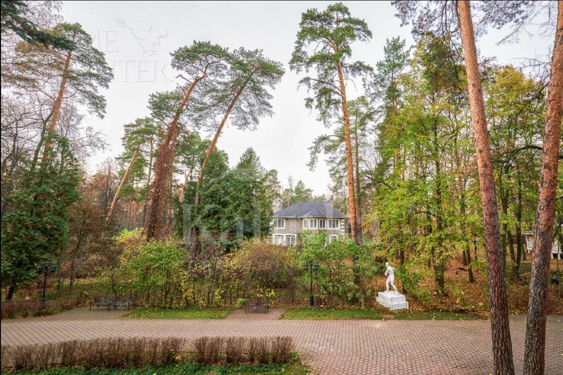 2-этажный таунхаус 890 м² с отделкой