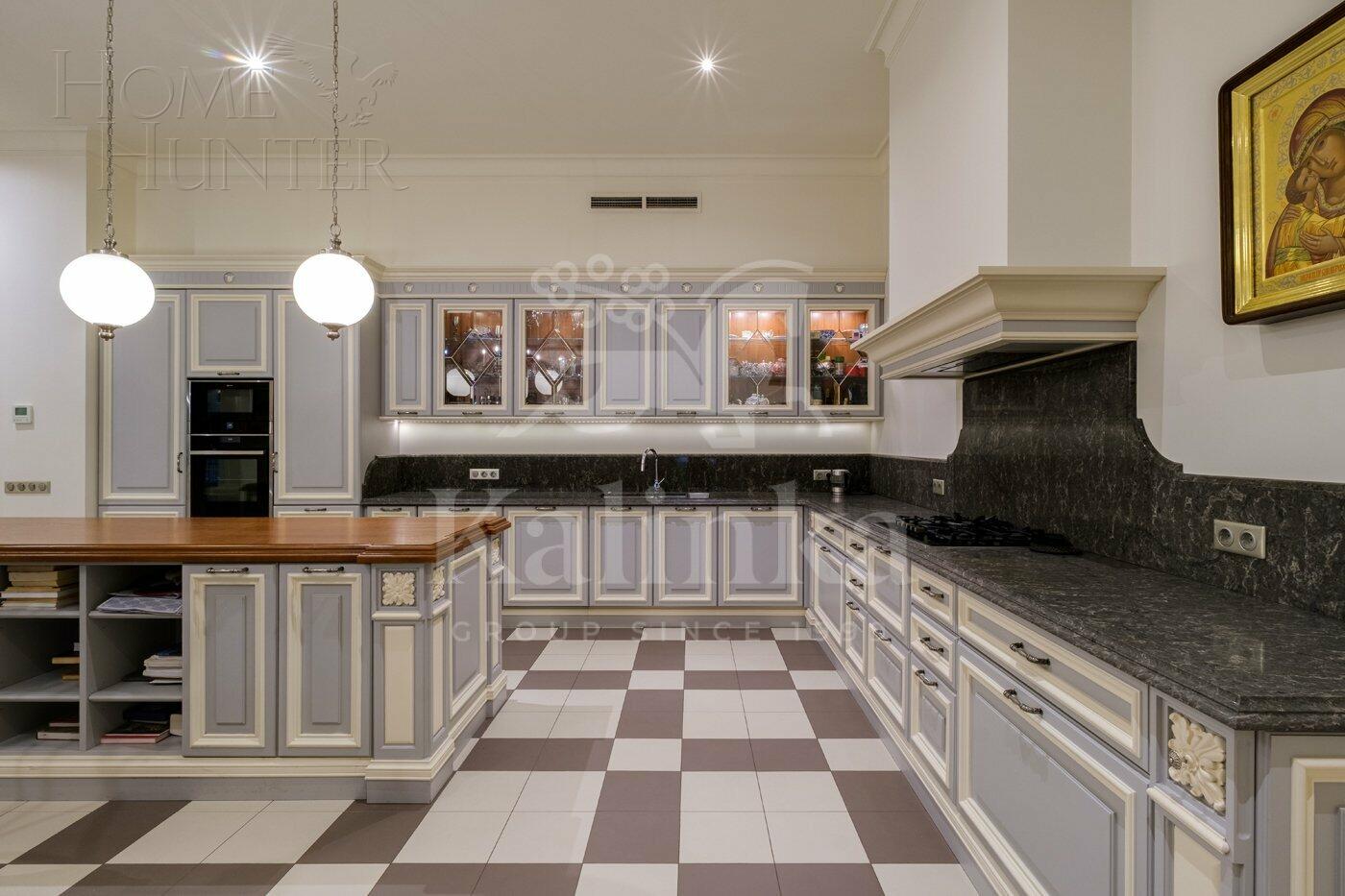 2-этажный коттедж 1 400 м² с отделкой