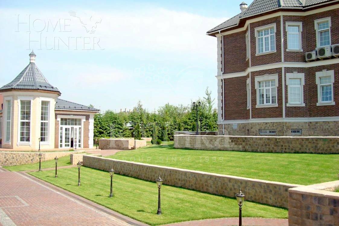 2-этажный коттедж 1 700 м² с отделкой