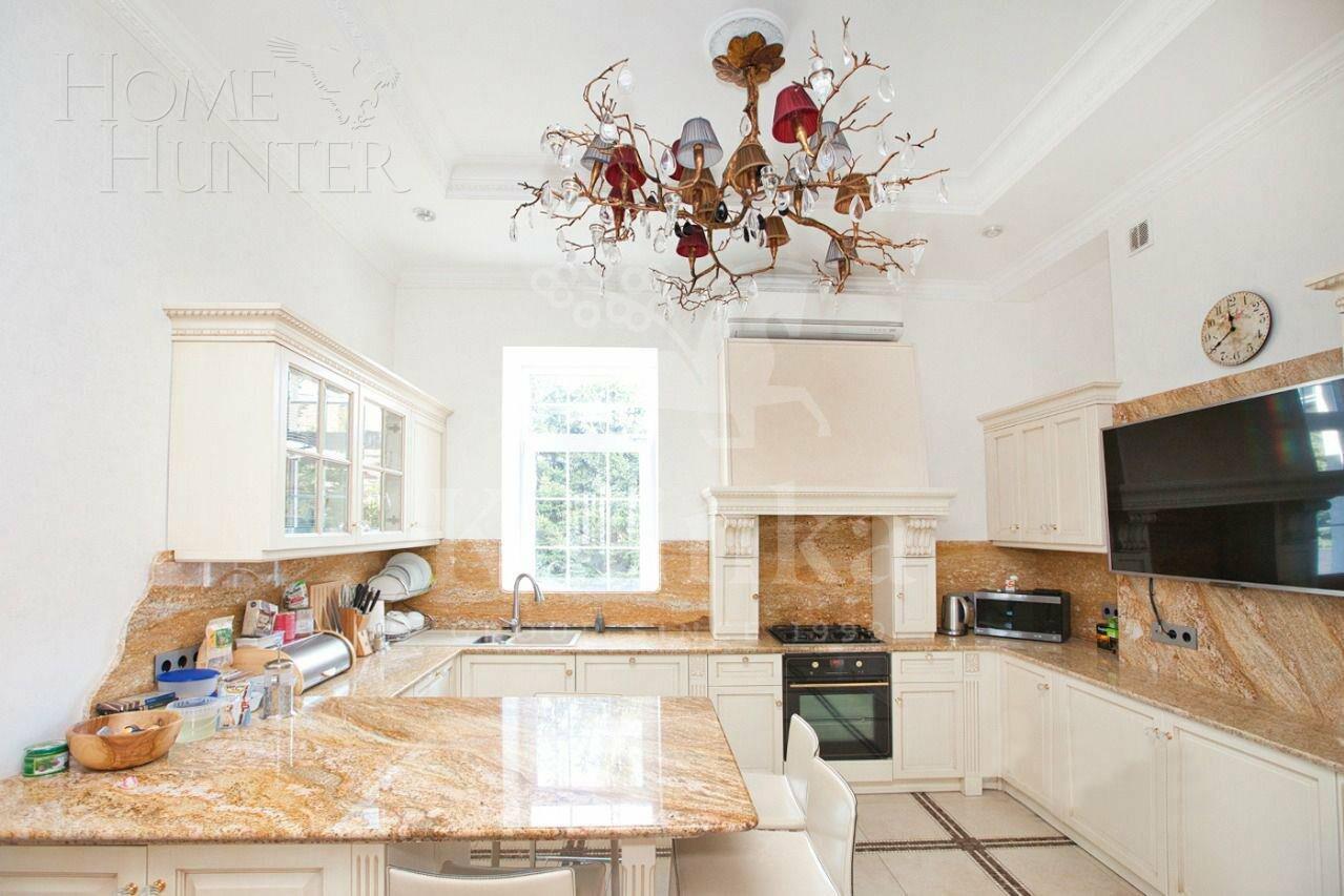 2-этажный коттедж 1 700 м² с отделкой