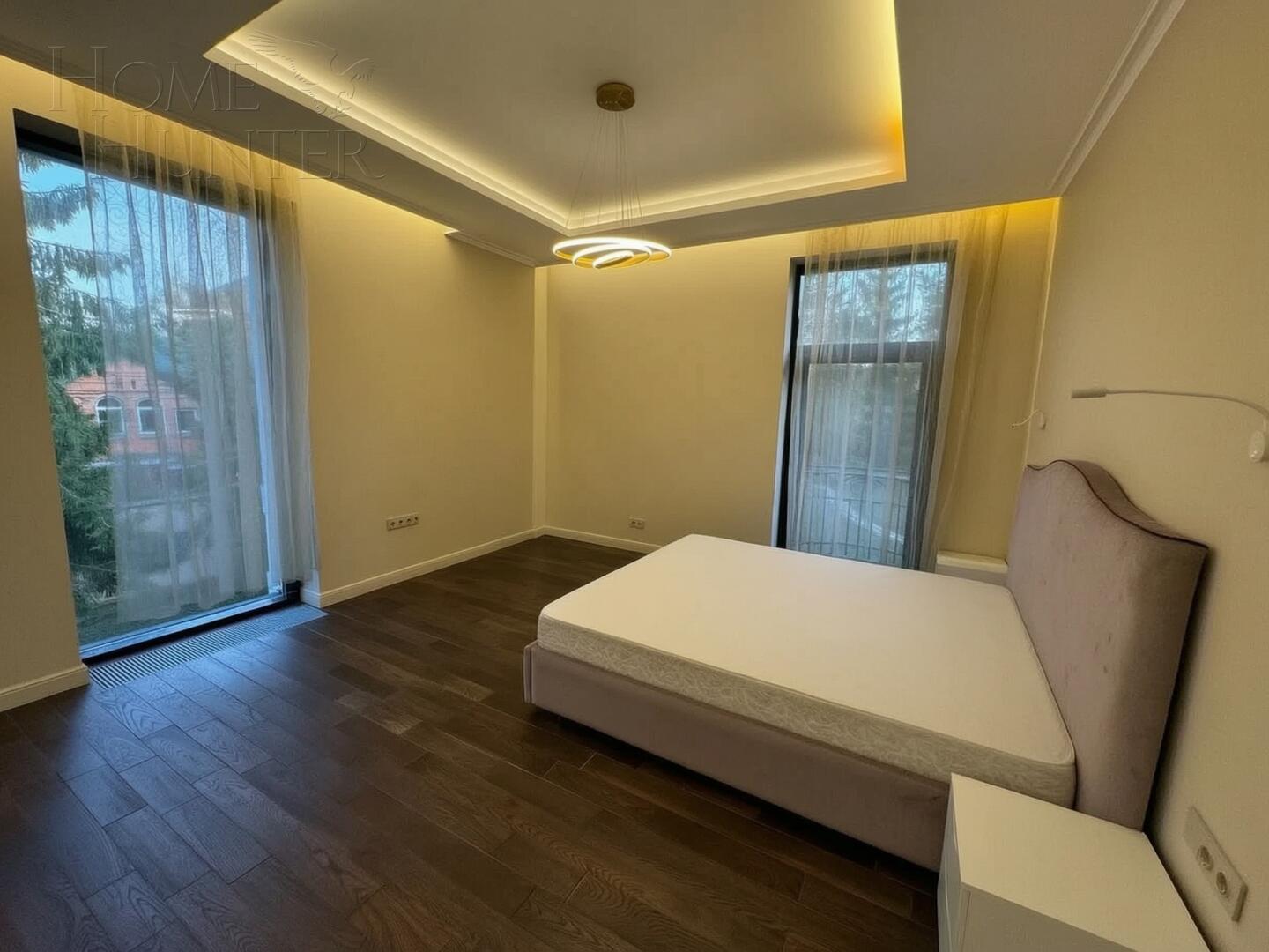 2-этажный коттедж 1 100 м² с отделкой