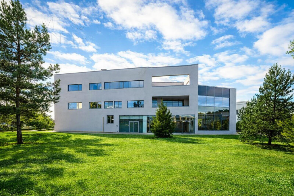 3-этажный коттедж 830 м² без отделки