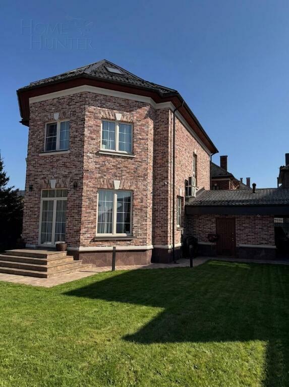 2-этажный коттедж 288 м² с отделкой