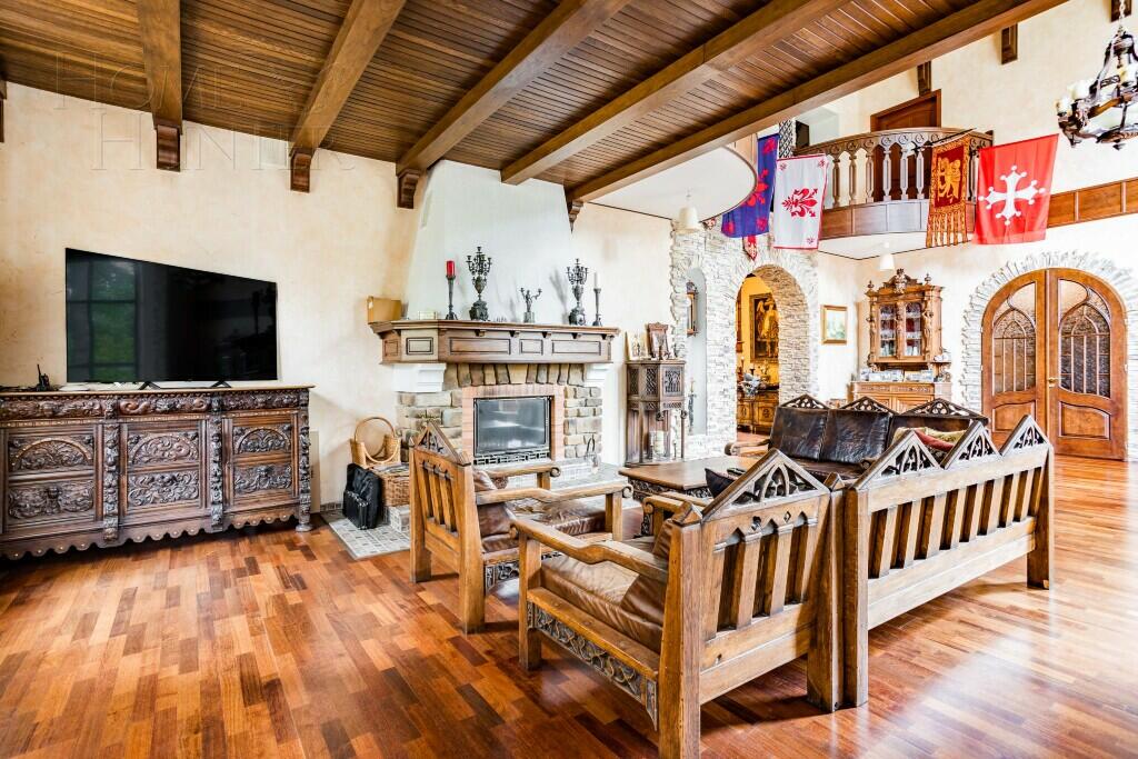 2-этажный коттедж 1 000 м² с отделкой