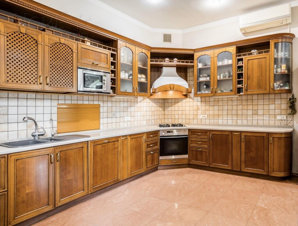 2-этажный коттедж 1 000 м² с отделкой