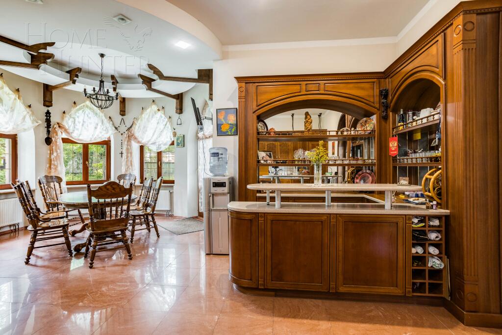 2-этажный коттедж 1 000 м² с отделкой