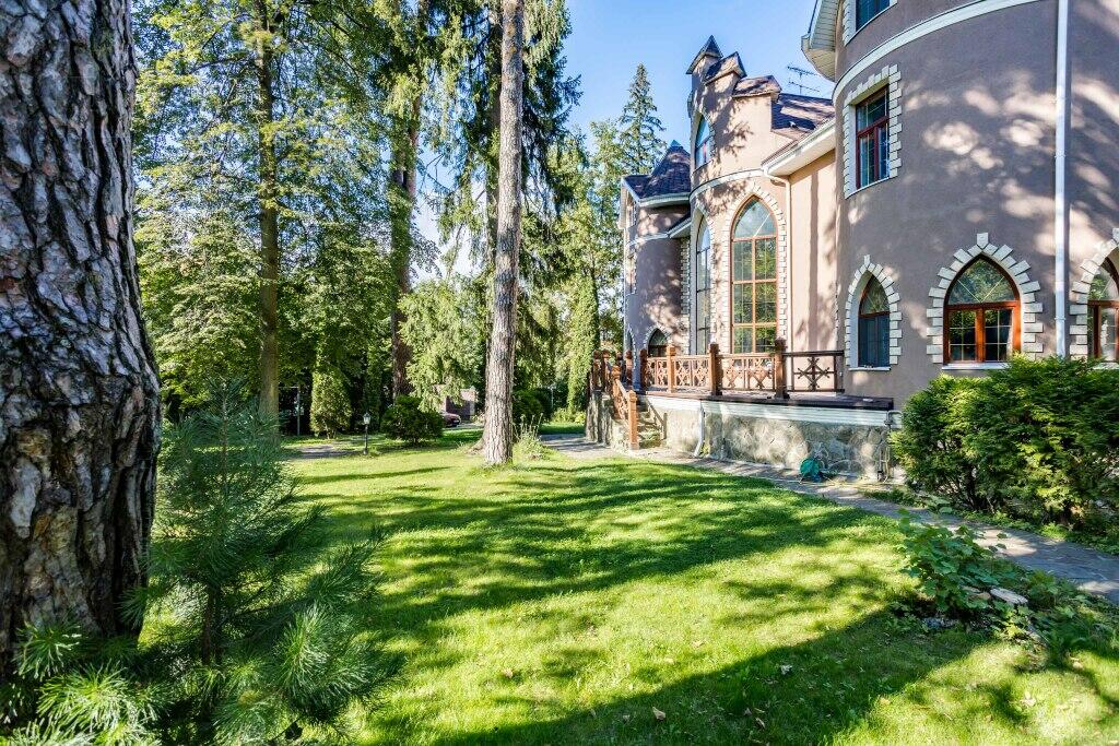 2-этажный коттедж 1 000 м² с отделкой