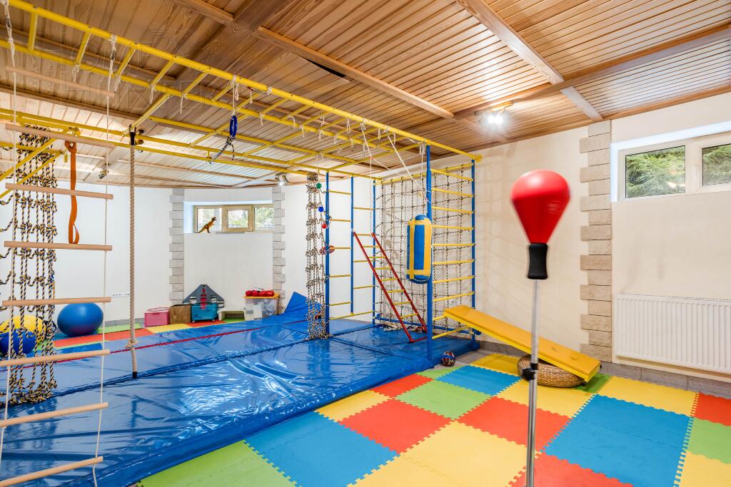 2-этажный коттедж 1 000 м² с отделкой