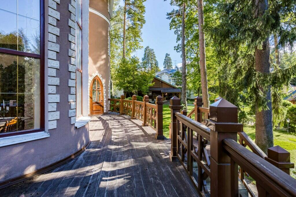 2-этажный коттедж 1 000 м² с отделкой