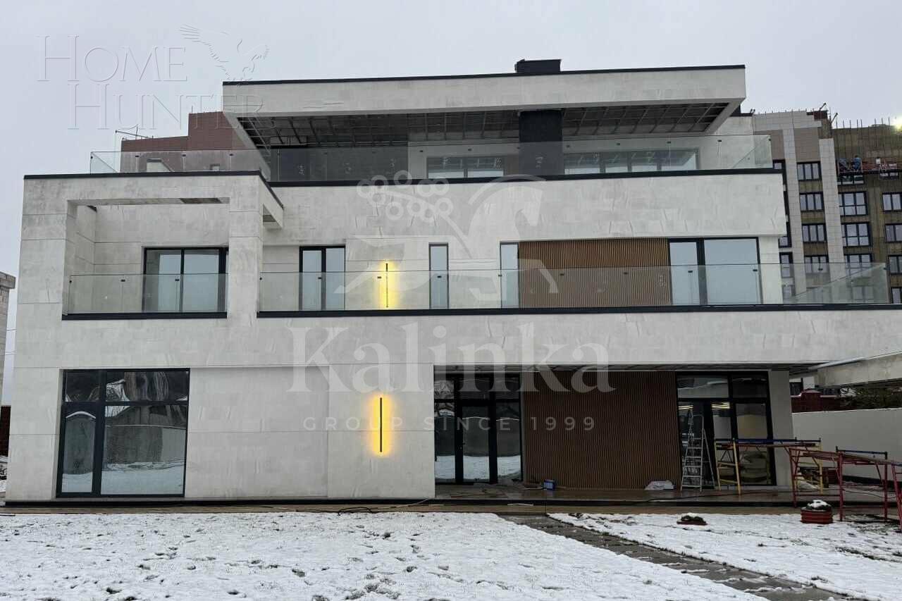 3-этажный коттедж 630 м² без отделки