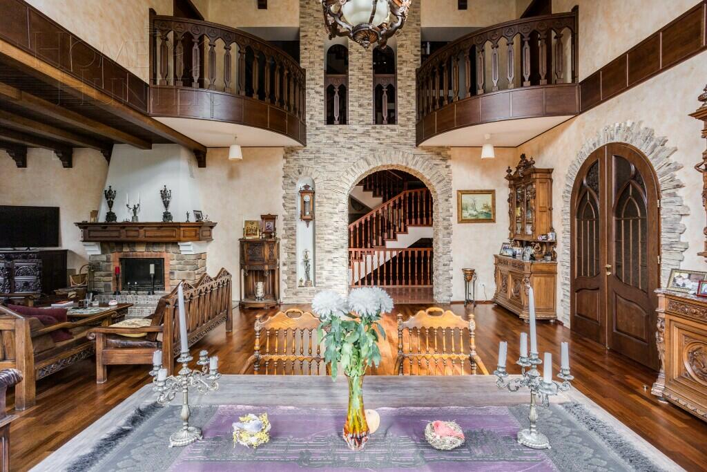 2-этажный коттедж 1 000 м² с отделкой