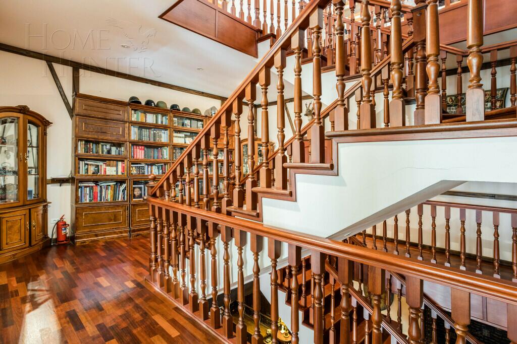 2-этажный коттедж 1 000 м² с отделкой