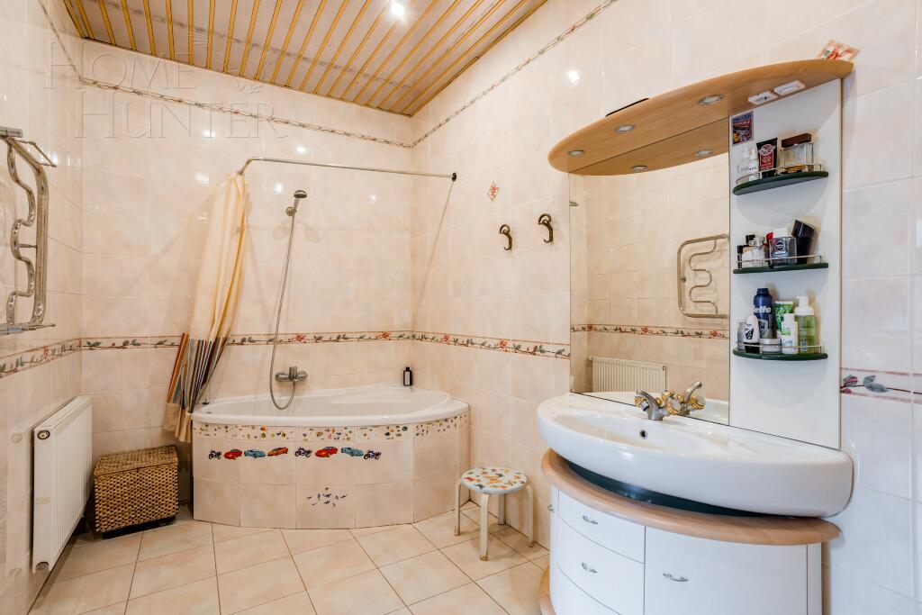 2-этажный коттедж 1 000 м² с отделкой