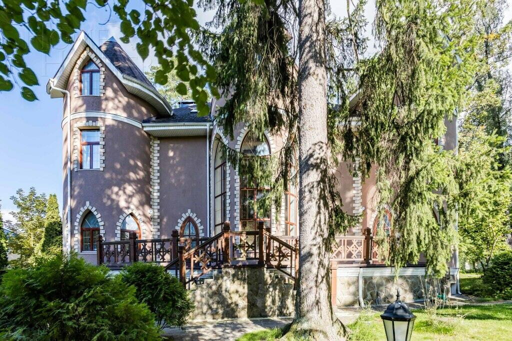 2-этажный коттедж 1 000 м² с отделкой