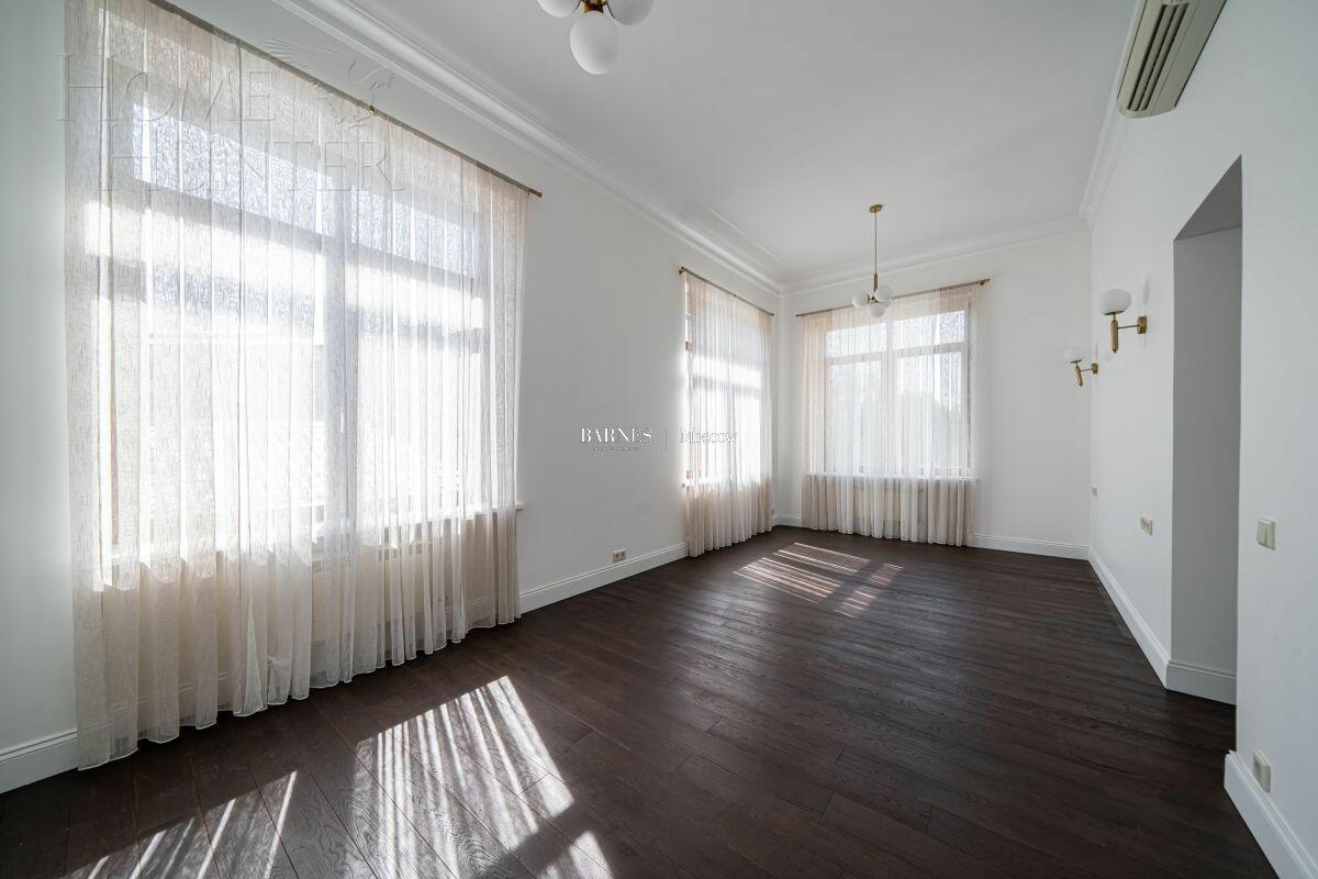 2-этажный коттедж 371 м² с отделкой