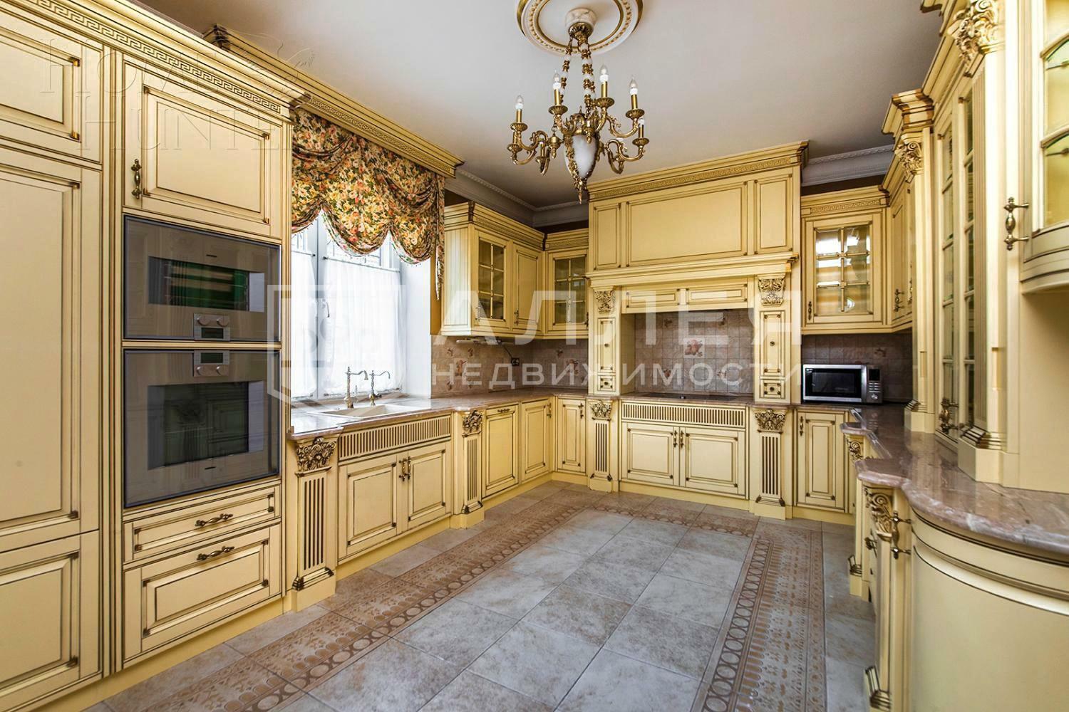 3-этажный коттедж 1 000 м² с отделкой