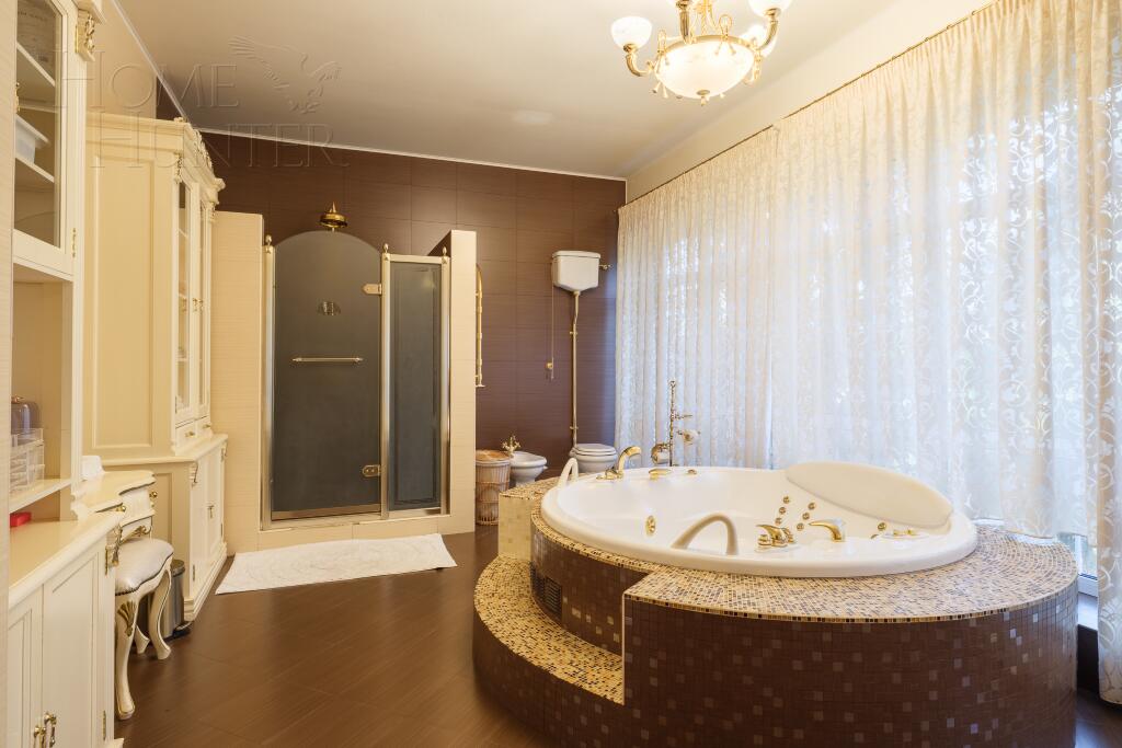 2-этажный коттедж 750 м² с отделкой