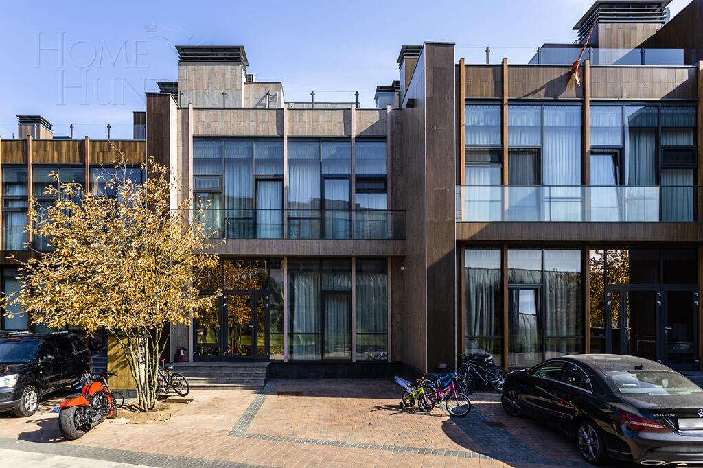 3-этажный таунхаус 200 м² с отделкой