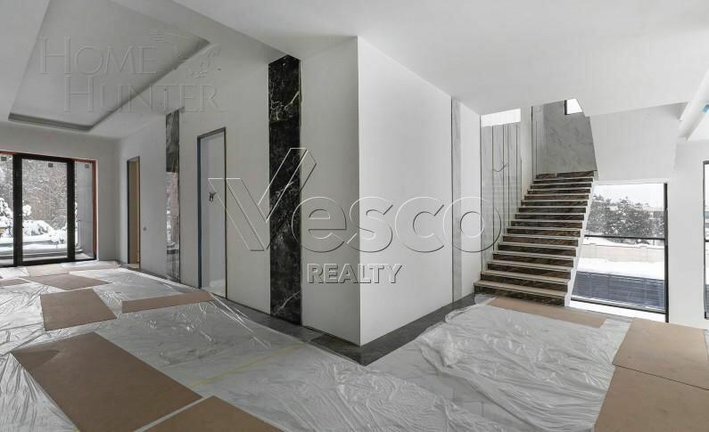 КОТТЕДЖ 920 м² без отделки