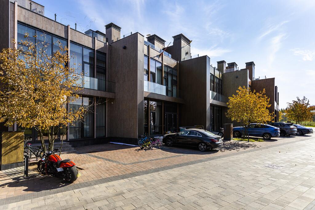 3-этажный таунхаус 200 м² с отделкой