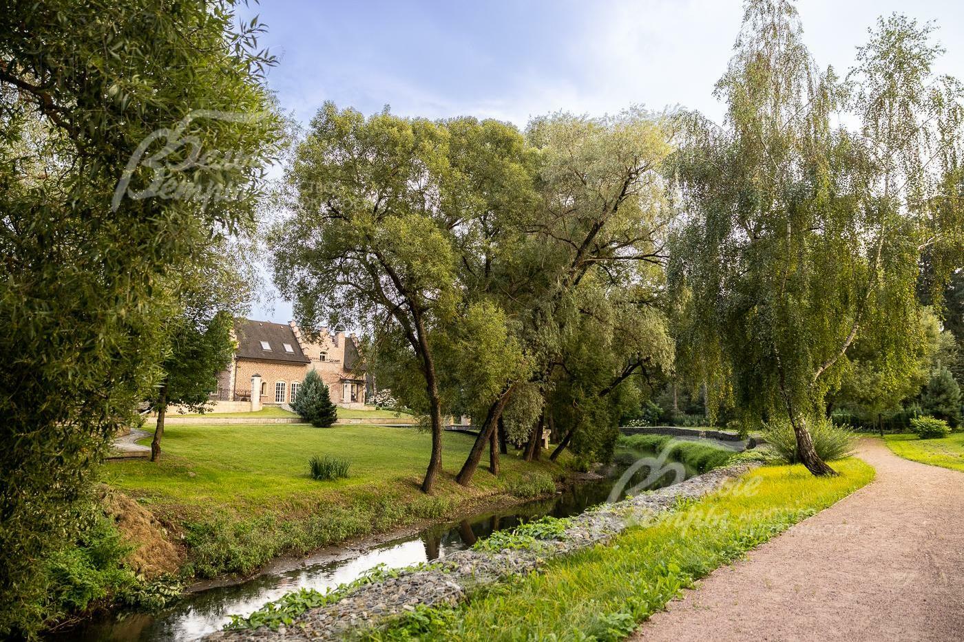 3-этажный коттедж 1 170 м² без отделки