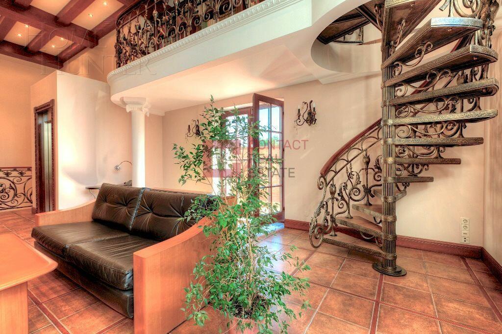 2-этажный коттедж 1 100 м² с отделкой