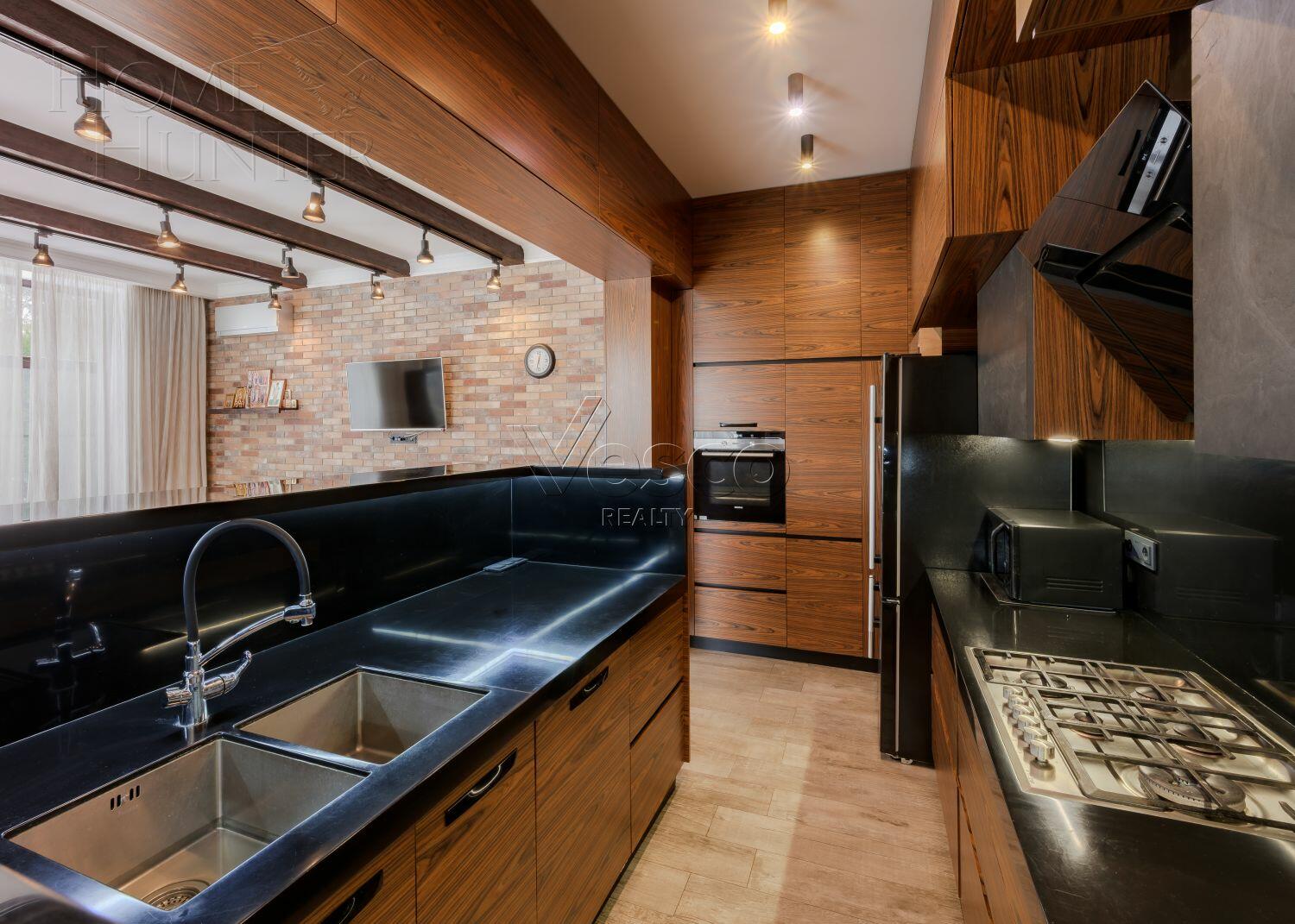 3-этажный коттедж 735 м² с отделкой