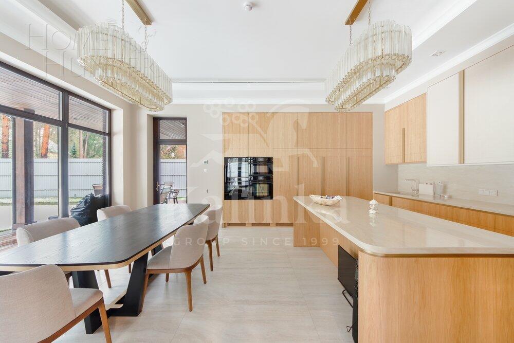 2-этажный коттедж 655 м² с отделкой