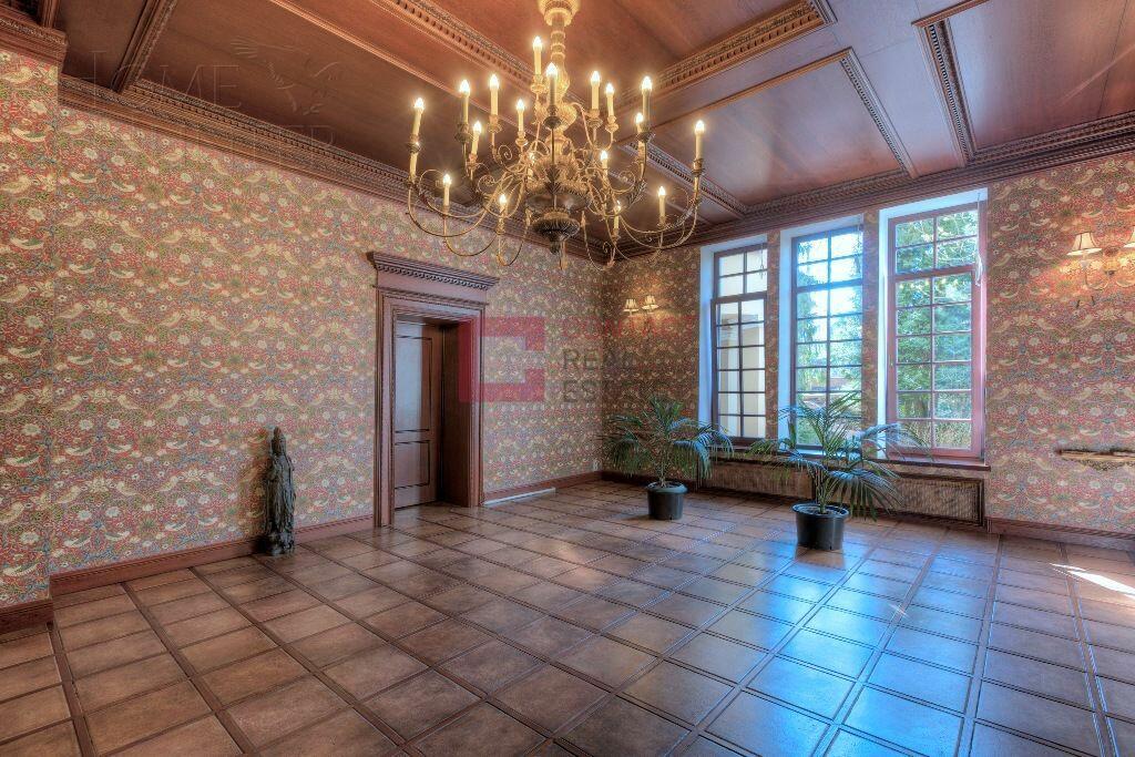 2-этажный коттедж 1 100 м² с отделкой