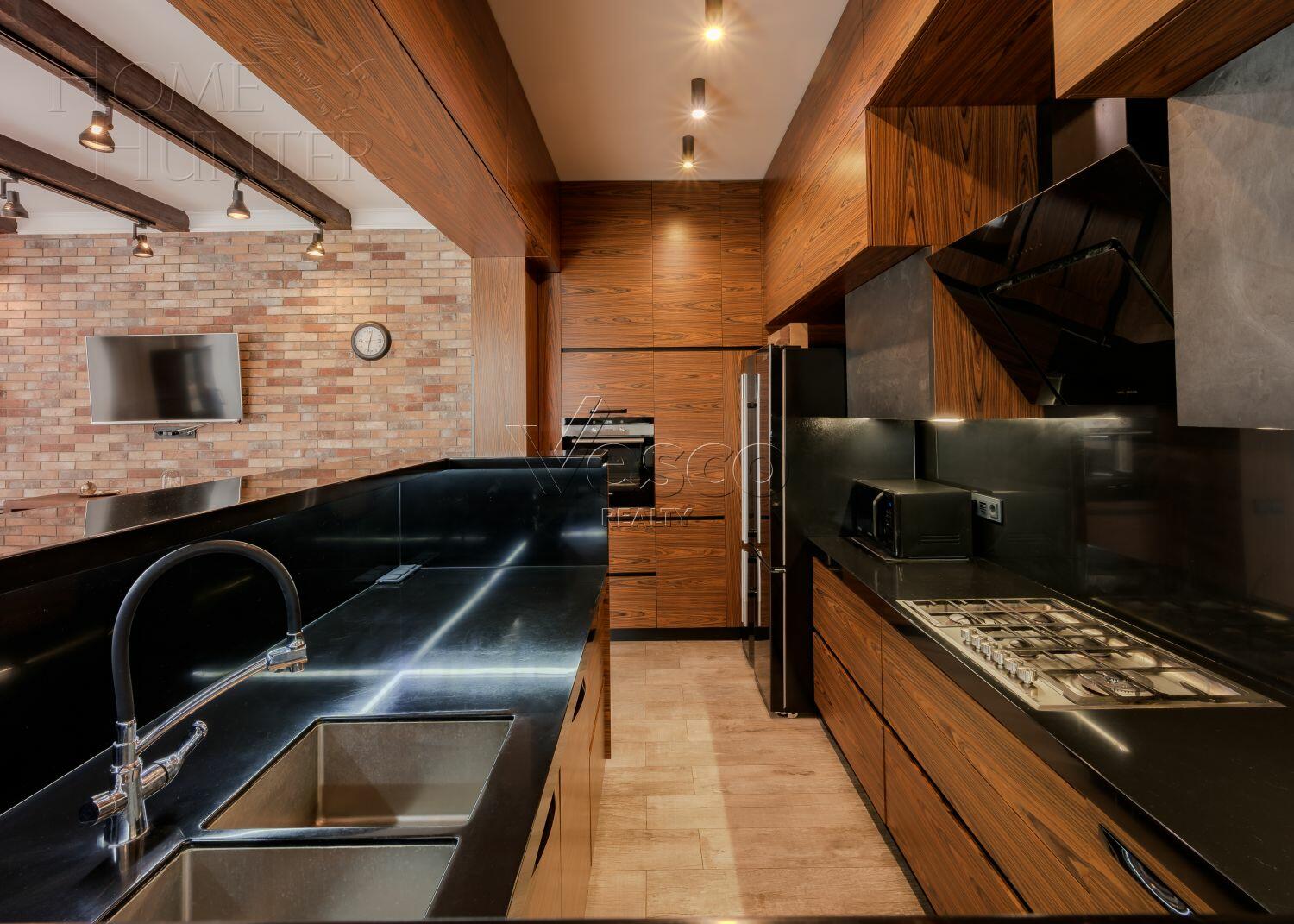 3-этажный коттедж 735 м² с отделкой