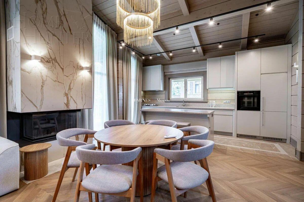 2-этажный коттедж 250 м² с отделкой