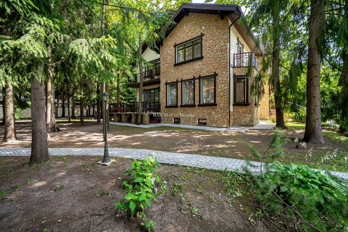 3-этажный коттедж 633 м² с отделкой