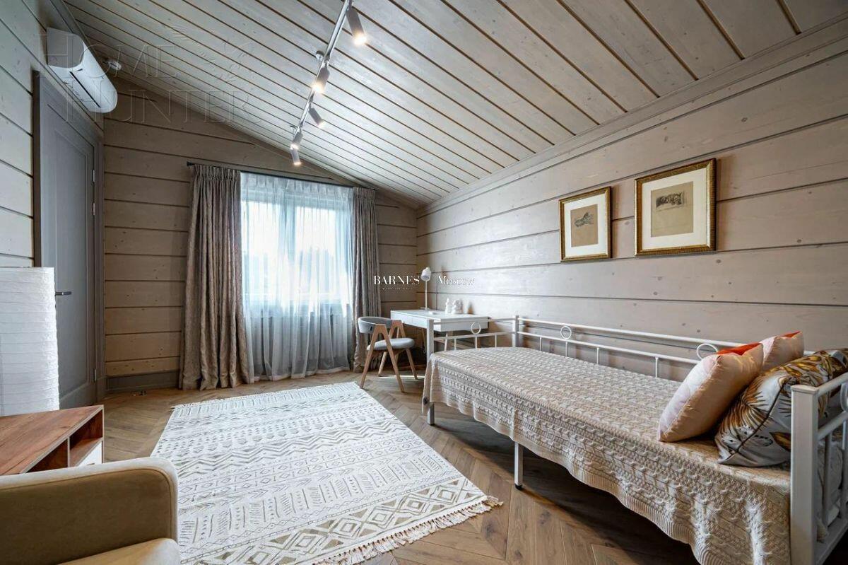 2-этажный коттедж 250 м² с отделкой