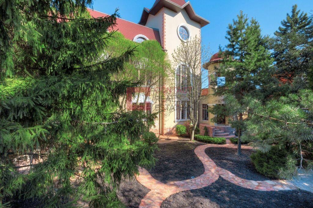 2-этажный коттедж 1 100 м² с отделкой