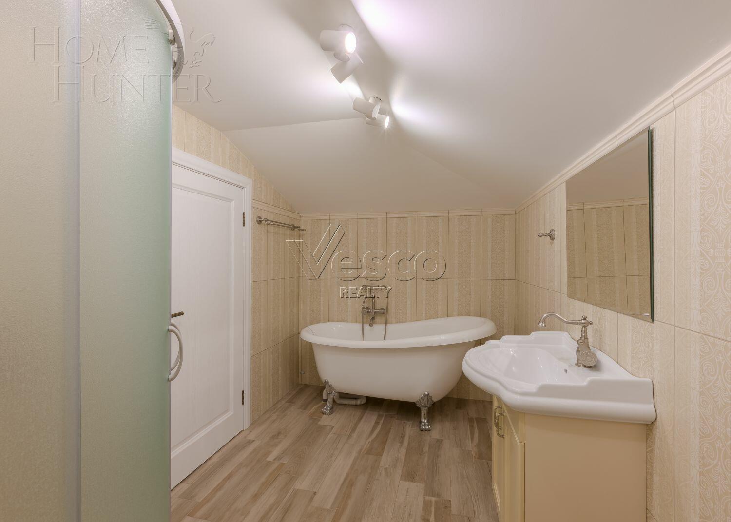 3-этажный коттедж 735 м² с отделкой