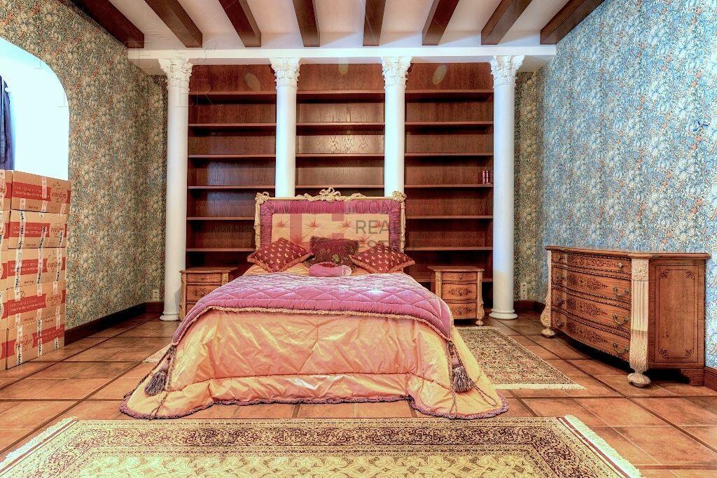 2-этажный коттедж 1 100 м² с отделкой