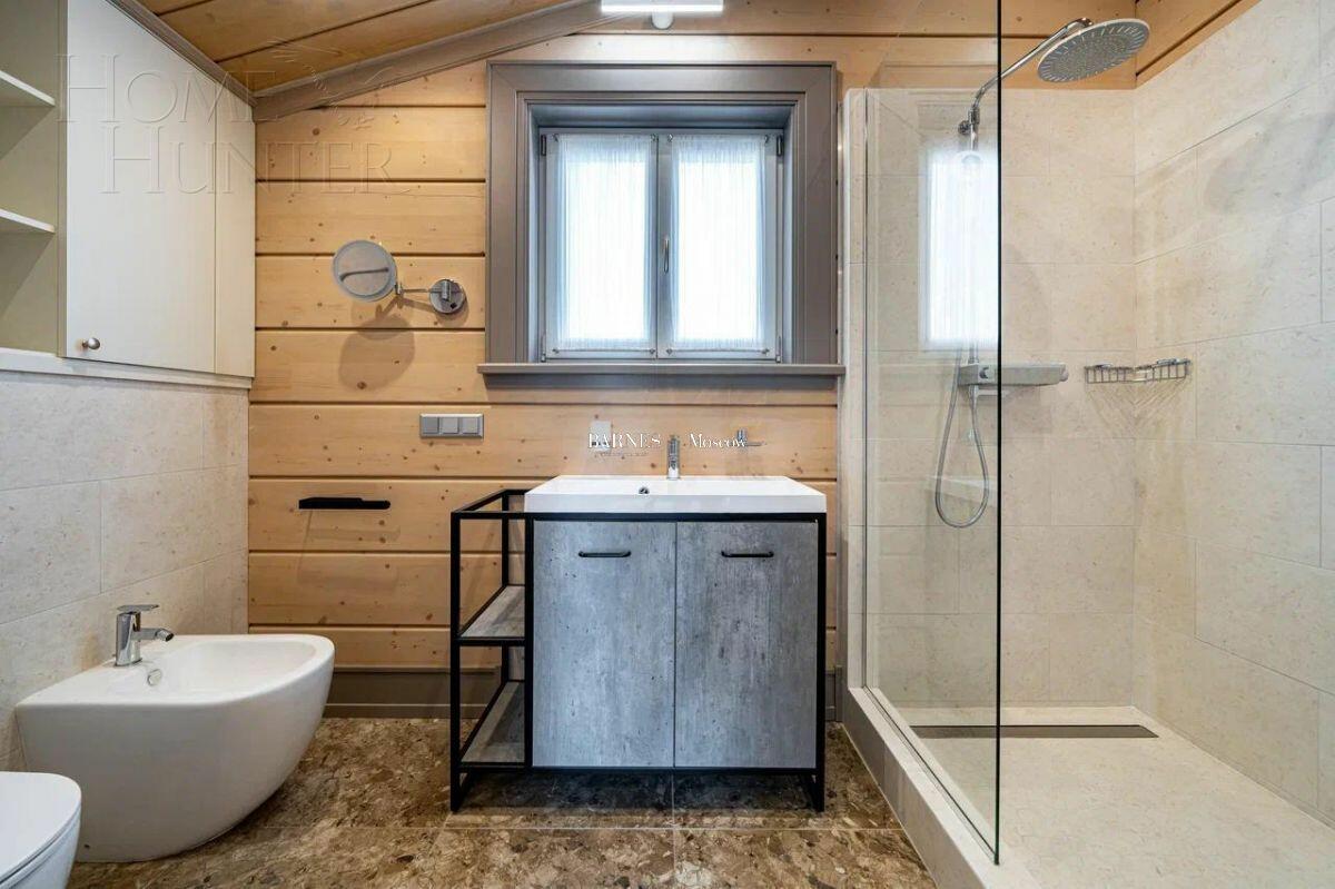 2-этажный коттедж 250 м² с отделкой