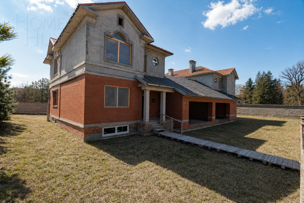 2-этажный таунхаус 373 м² без отделки