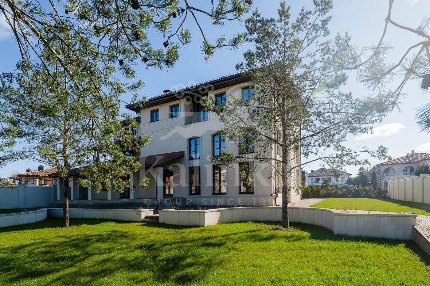 3-этажный коттедж 845.1 м² без отделки