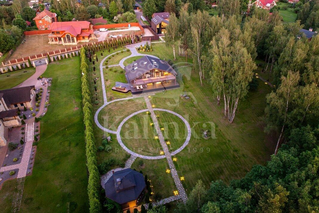 2-этажный коттедж 677 м² с отделкой