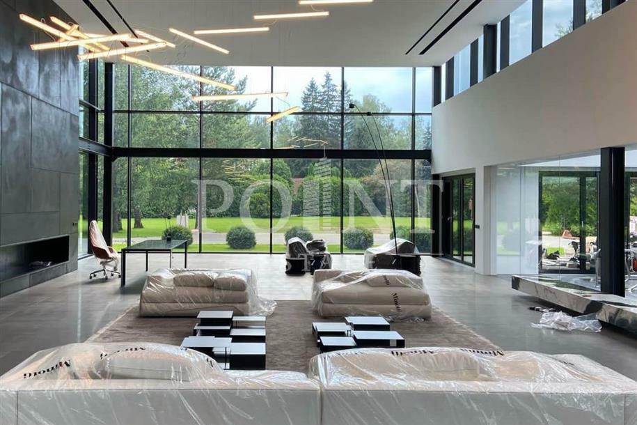 2-этажный коттедж 2 500 м² с отделкой