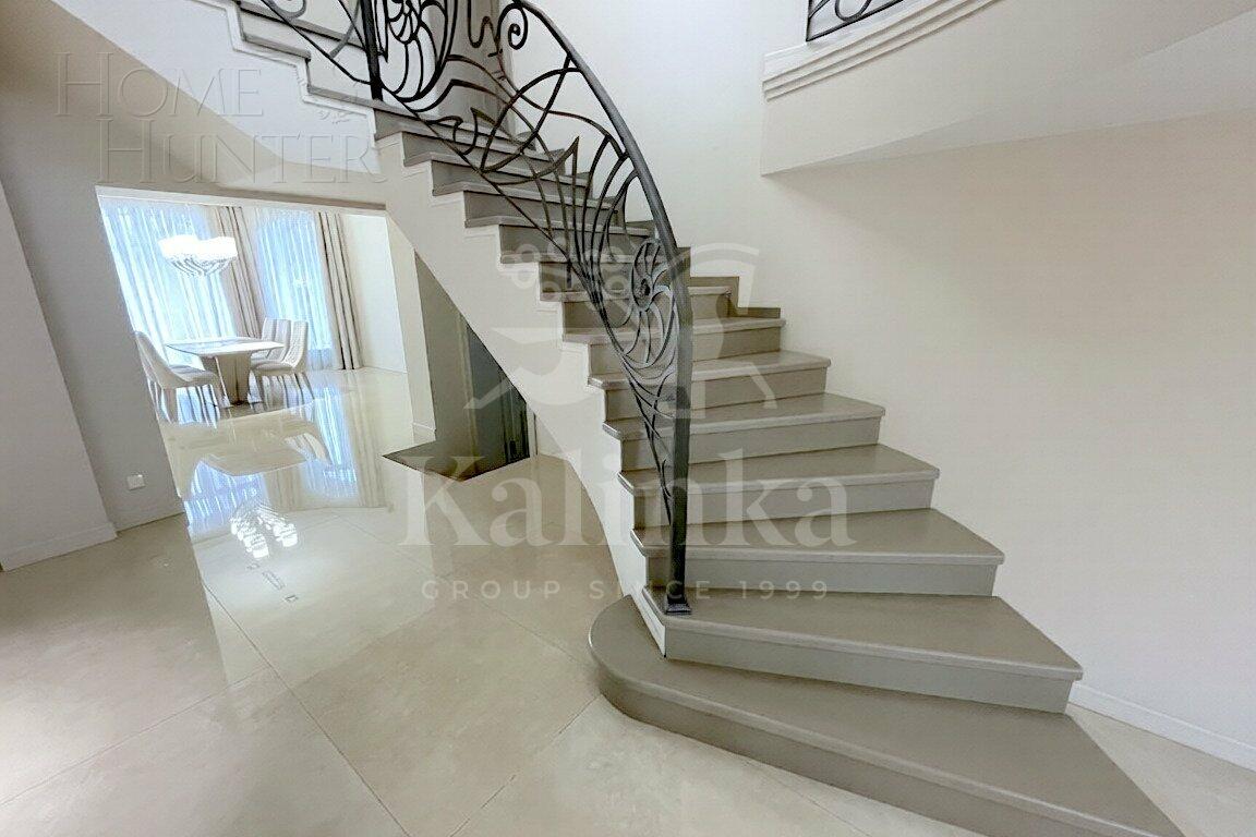 2-этажный коттедж 640 м² с отделкой