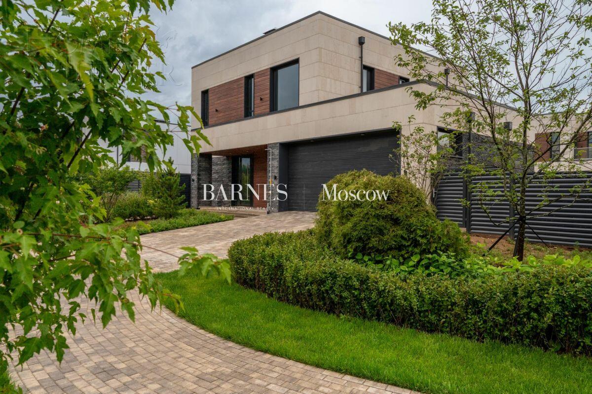 2-этажный коттедж 372 м² с отделкой