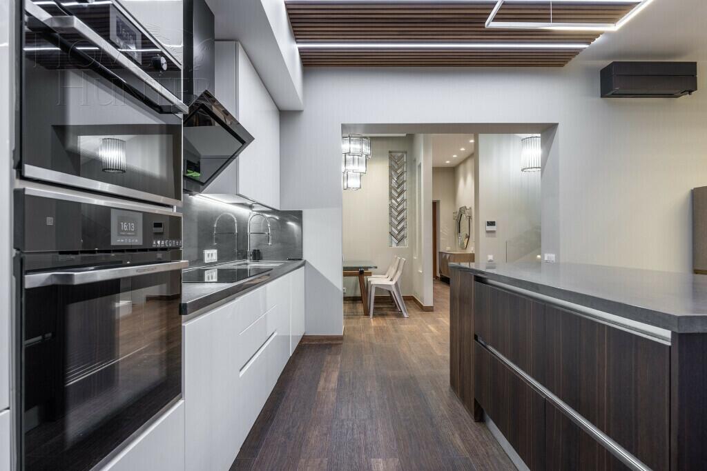 3-этажный таунхаус 290 м² с отделкой