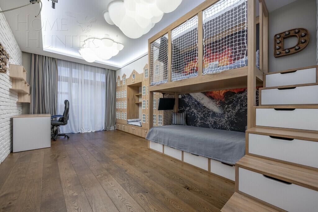 3-этажный таунхаус 290 м² с отделкой