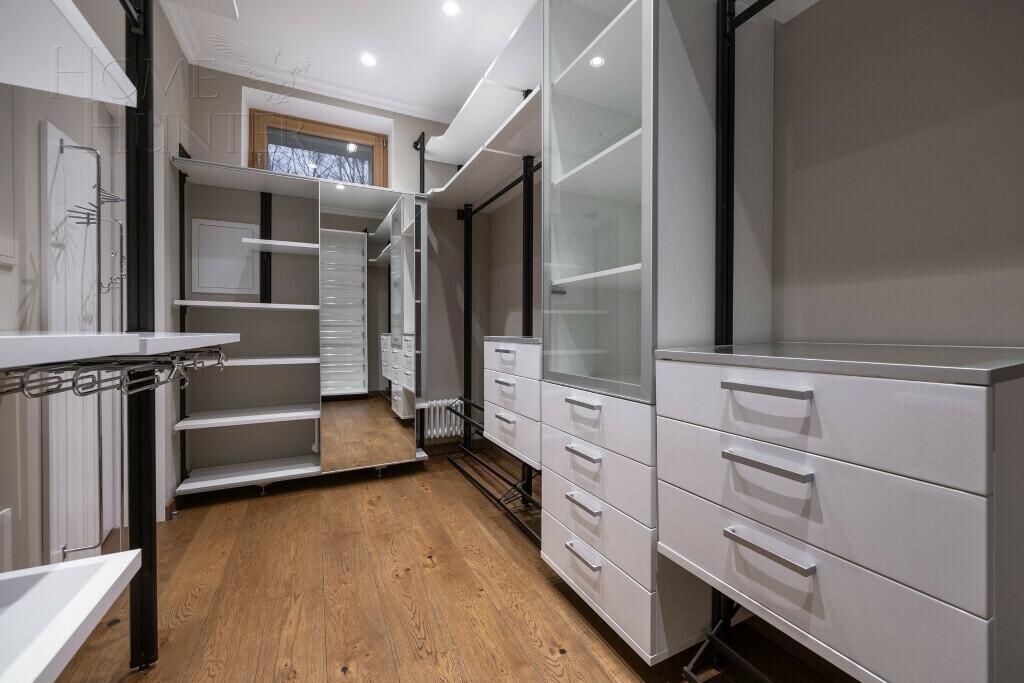 3-этажный таунхаус 290 м² с отделкой
