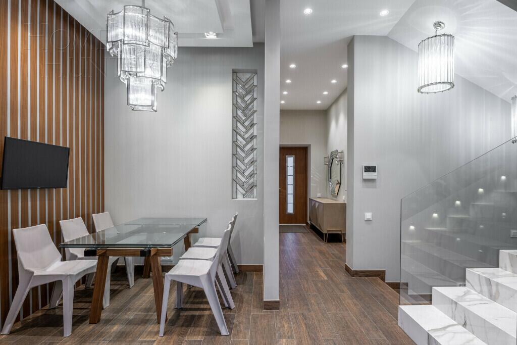 3-этажный таунхаус 290 м² с отделкой