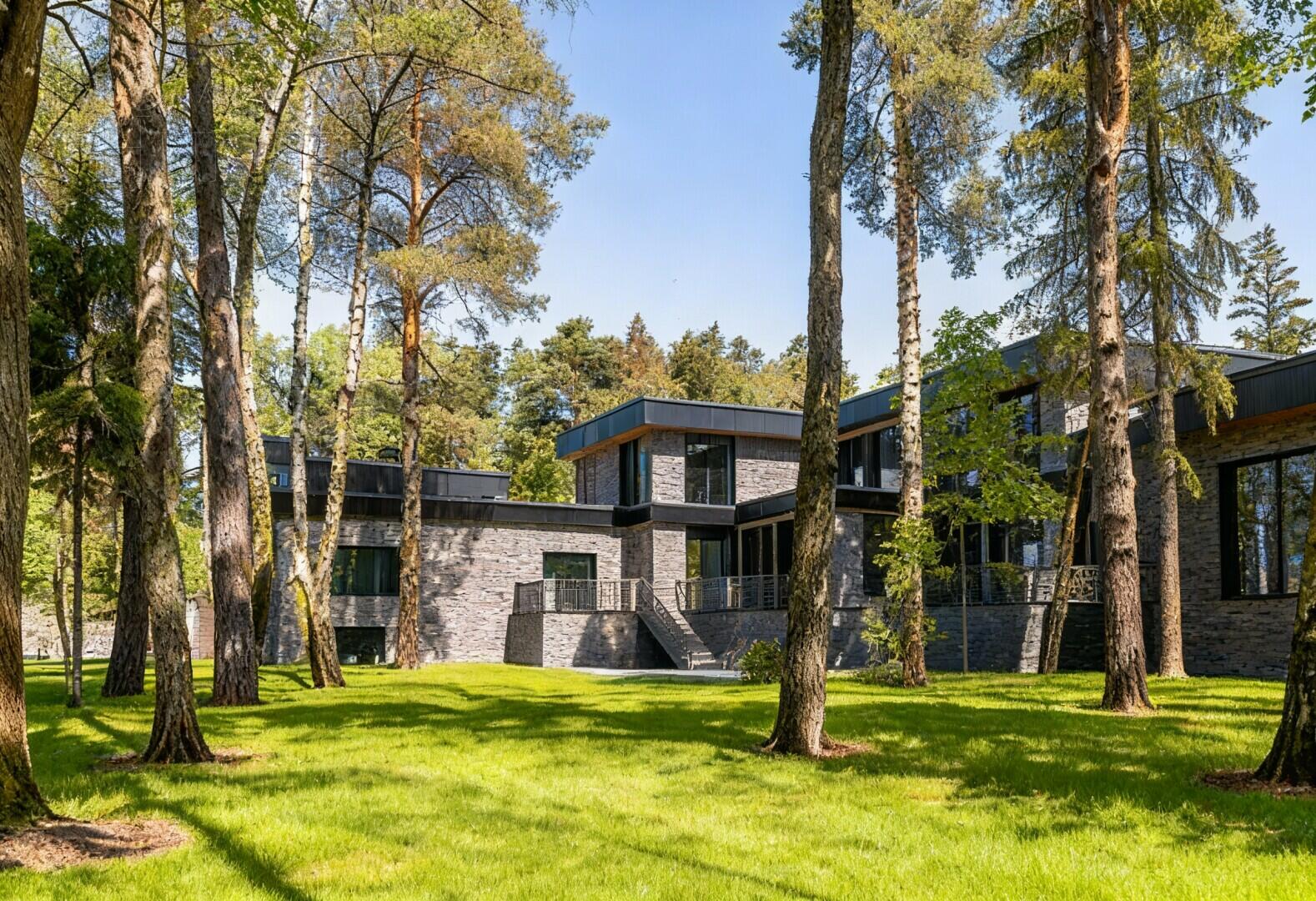 2-этажный коттедж 1 700 м² без отделки
