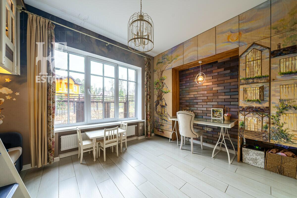 2-этажный коттедж 200 м² с отделкой