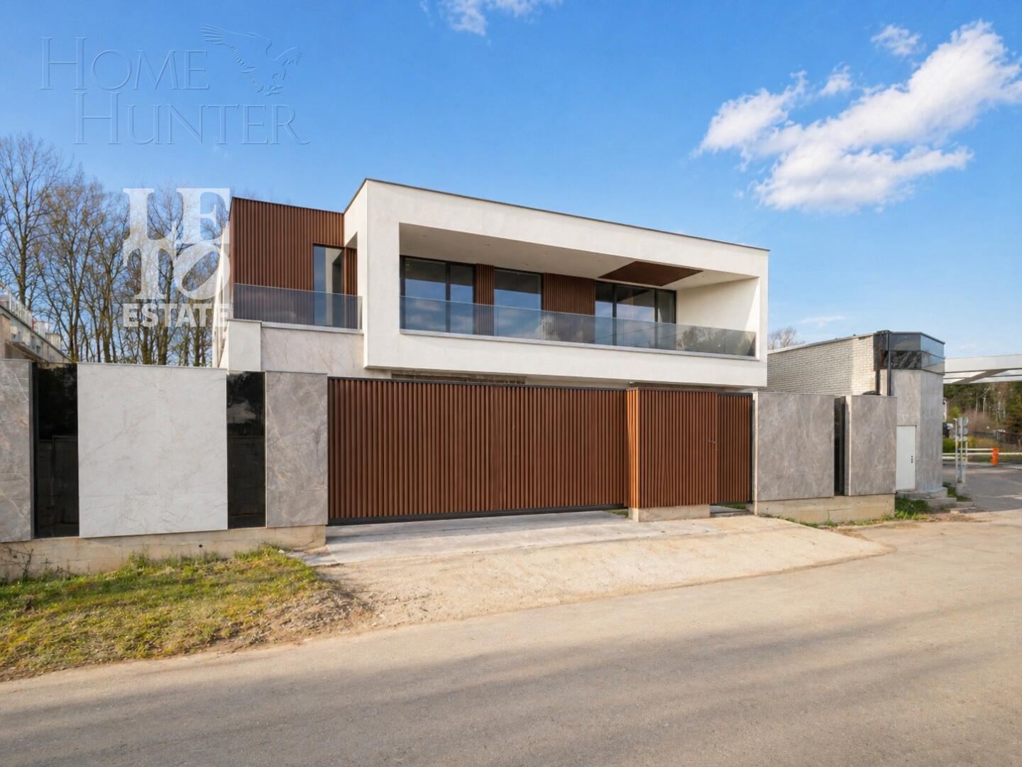 2-этажный коттедж 560 м² без отделки